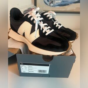 New Balance 327 women’s size 8 black